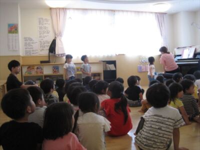 みなさんおはようございます!今日の天気は… 幼児クラス 朝礼